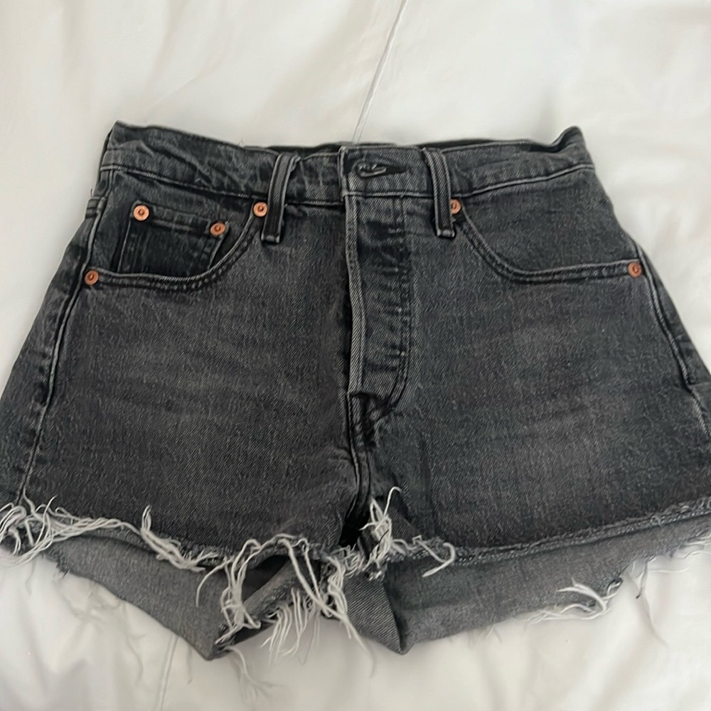 Levi’s 501 black wash denim shorts size 25